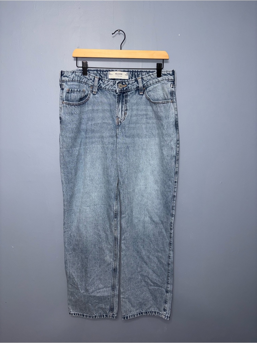Hollister • Straight Leg Bow Jeans